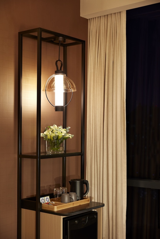 Momentus Hotel Alexandra 8