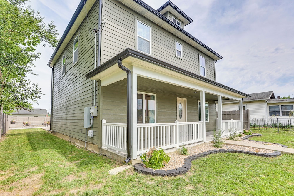 1 Mi to Downtown: New Albany Home w/ Yard view 2