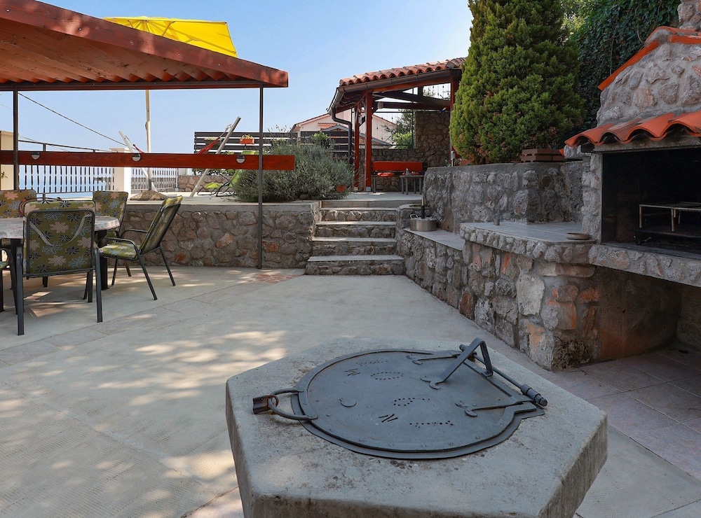 Sunny Holiday Home With Terrace