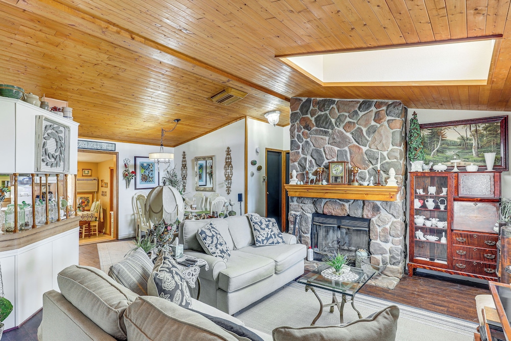 Quiet Dolan Springs Home w/ Patio, Mountain Views!