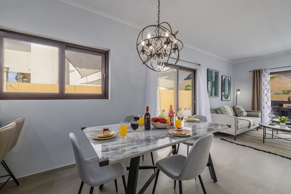 NEW Modern 2 Bedroom Townhome Gold Coast