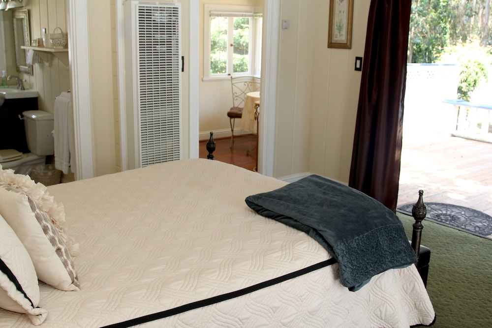 Monarch Cove Inn