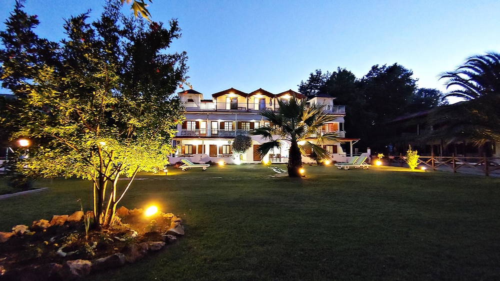 Studios & Apartments Efrosini