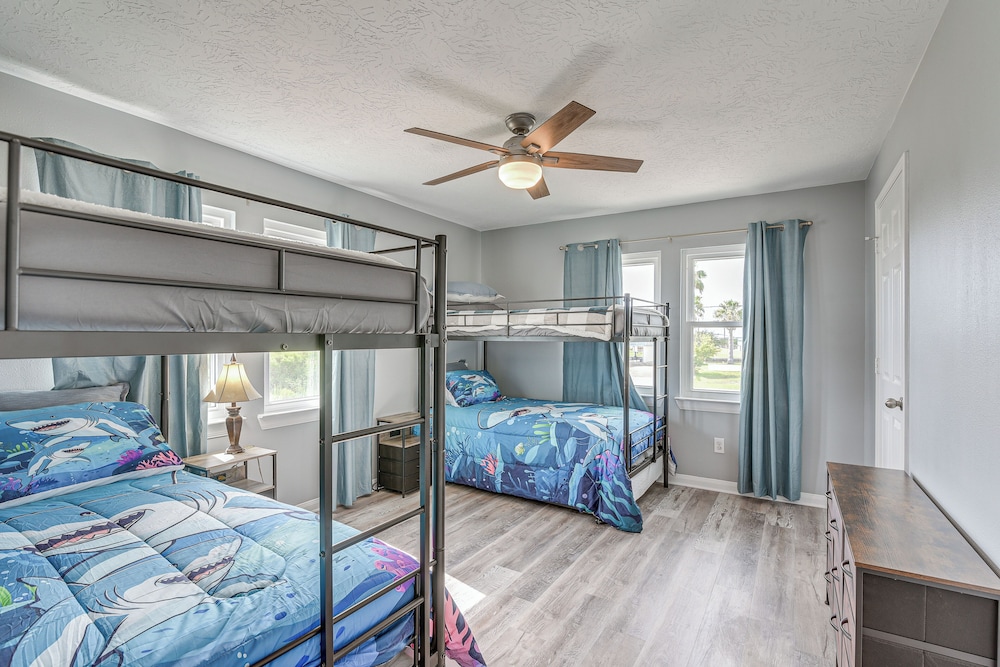 Private Home on Lagoon w/ Views in Hitchcock!