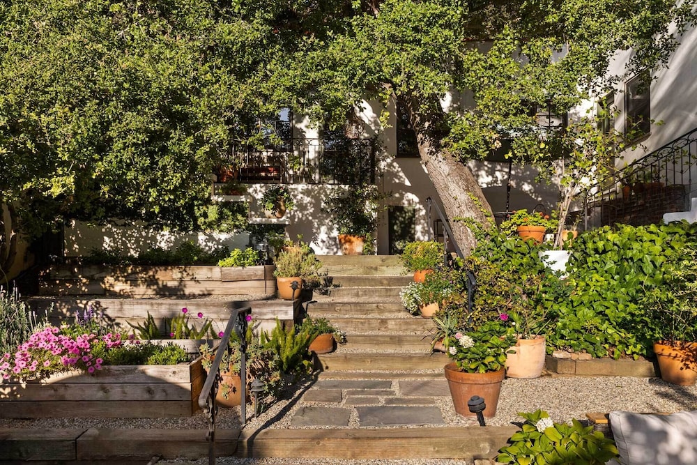 Hollywood Hideaway by Boutique