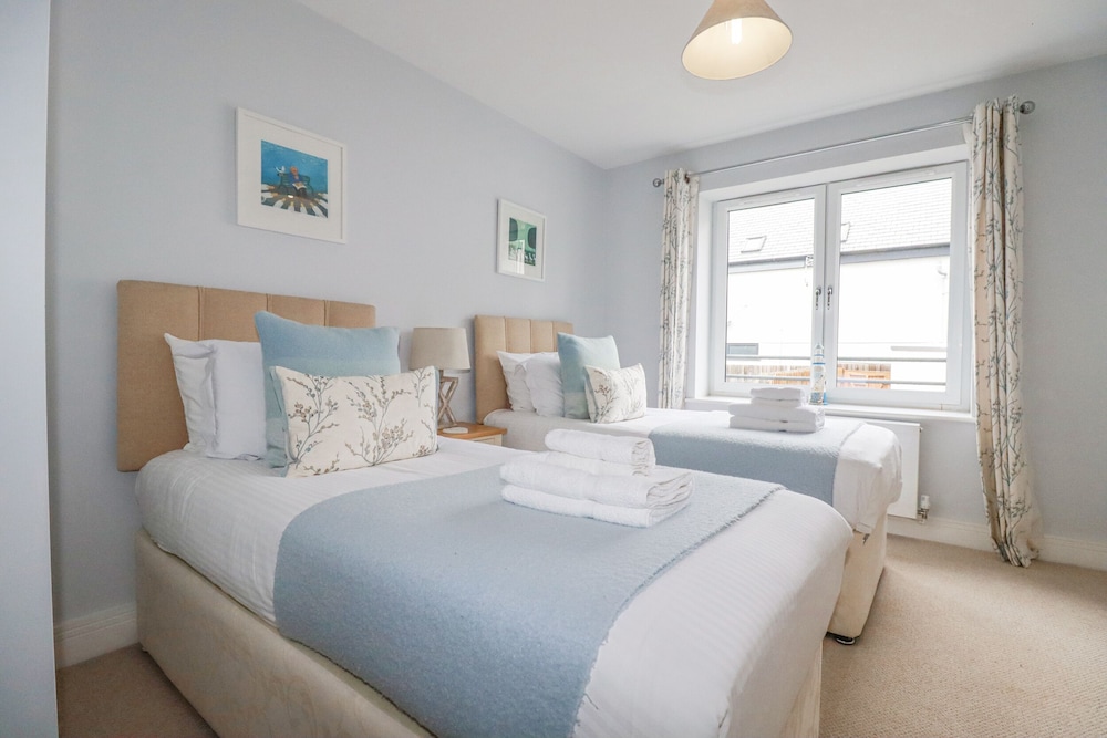 17 Ocean Heights