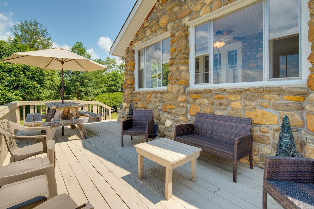 Hike + Explore: Mountain-view Escape in Candler