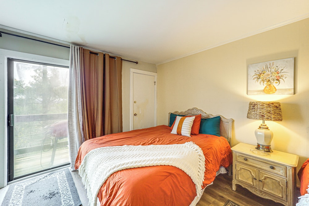 Walk to Hiking & Skiing: Beech Mountain Condo