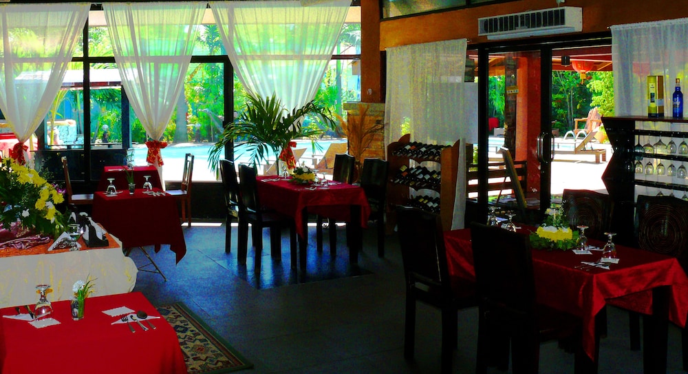 Food & Beverage