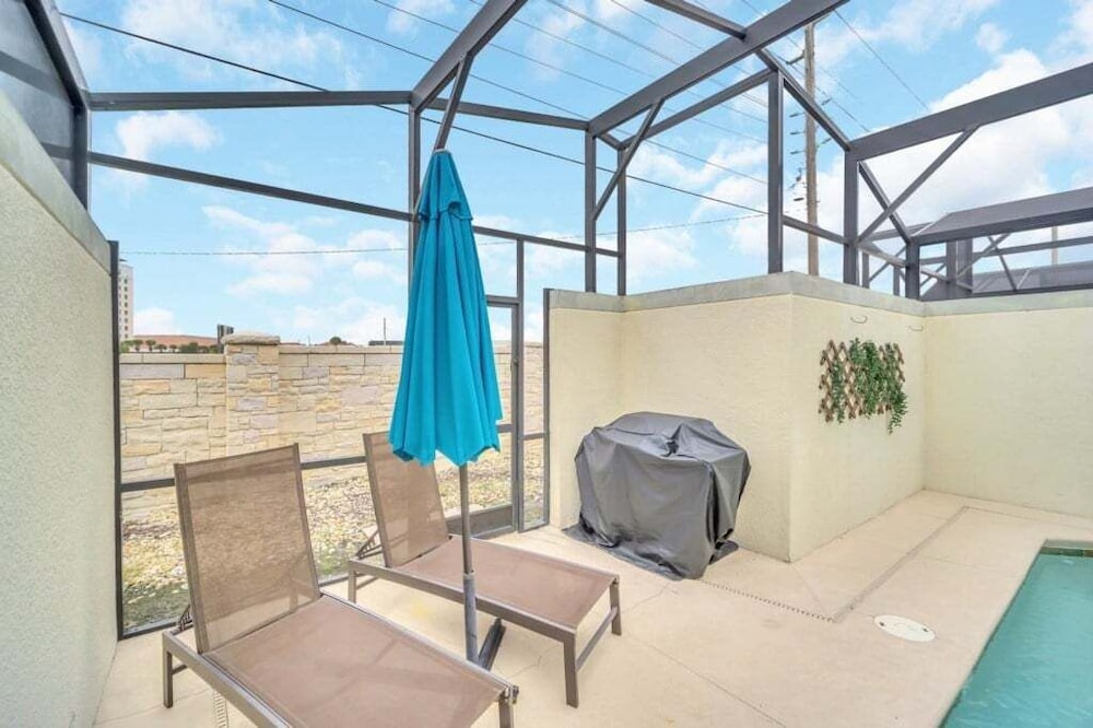 Beautiful Paradise Palms Retreat 4 Bedroom Townhouse