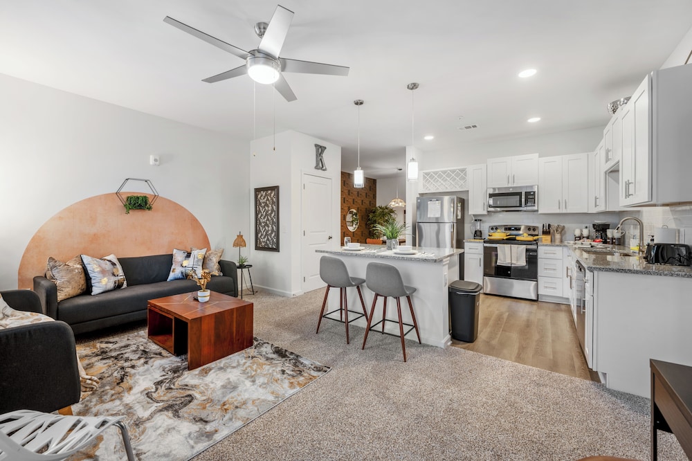 Luxurious Apartments - Pool Gym Bikes