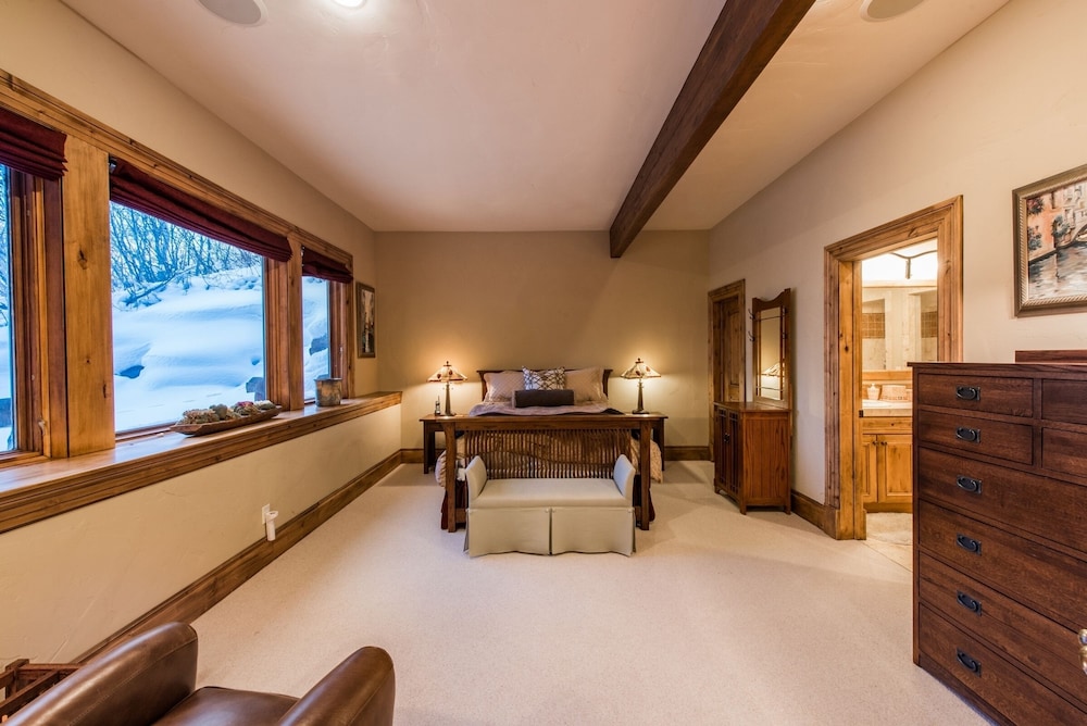 Majestic Ski in Ski Out Estate