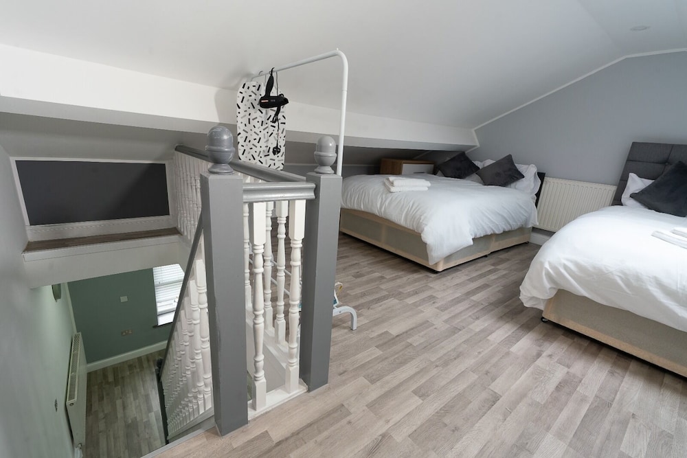 City Centre Modern 4 Person Apartment