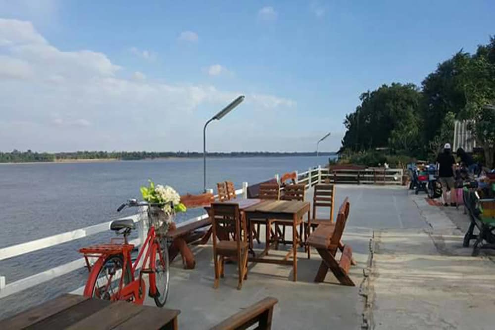 Baanpakrimklong Sukhamon Homestay & Resort
