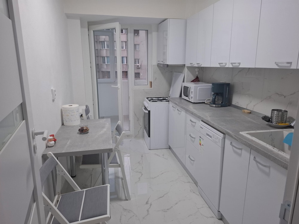 Apartment, 3 Rooms,nearby Piata Victoriei and Gara de Nord, Main Railwaystation