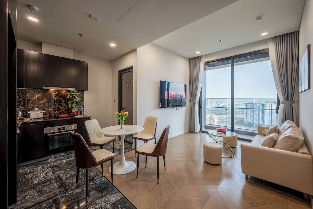 The Lumiere Luxury Citypoint ANGIA