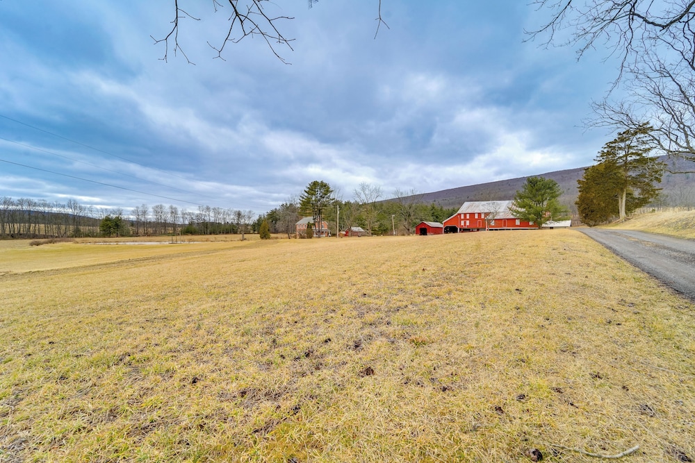 3 Mi to Penn's Creek Access: Hideaway w/ Grill!