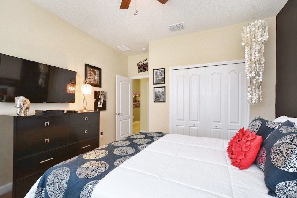 Florida Dreaming 6 Bedroom Home