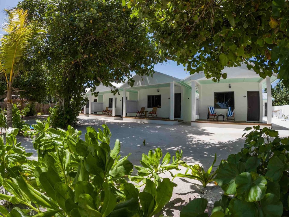 Clouds Beach Retreat Laamu view 2
