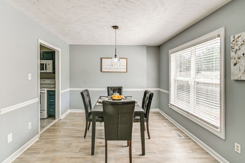 Large Yard, Office Space: Fayetteville Family Home