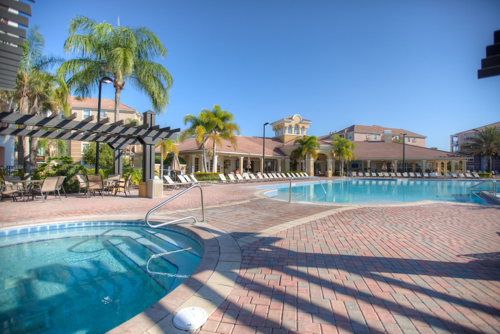 Top-floor Condo, Near Universal &convention Ctr