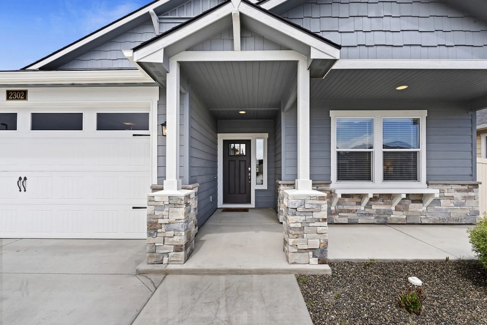 Relaxing Stay Pet Friendly King Near the Lake
