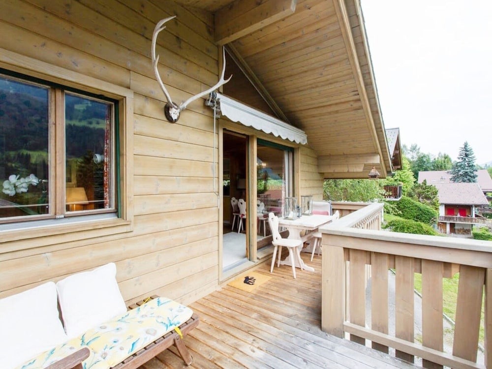 Cosy Chalet With top View