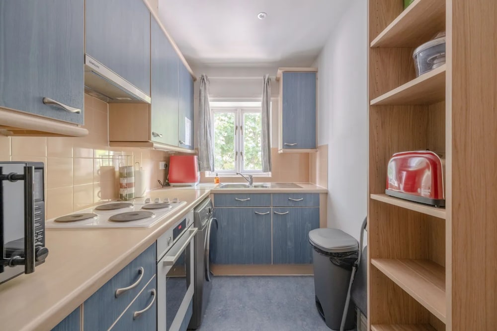 Bright 1 Bedroom Flat in Kensington Olympia
