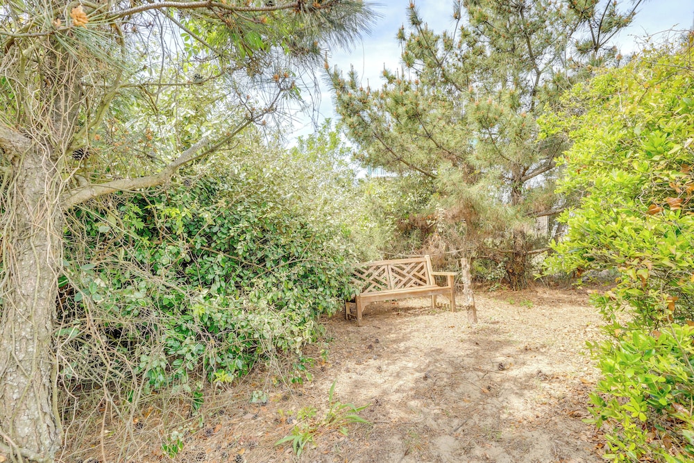 Updated Kitty Hawk Semi-oceanfront w/ Ocean Views view 4