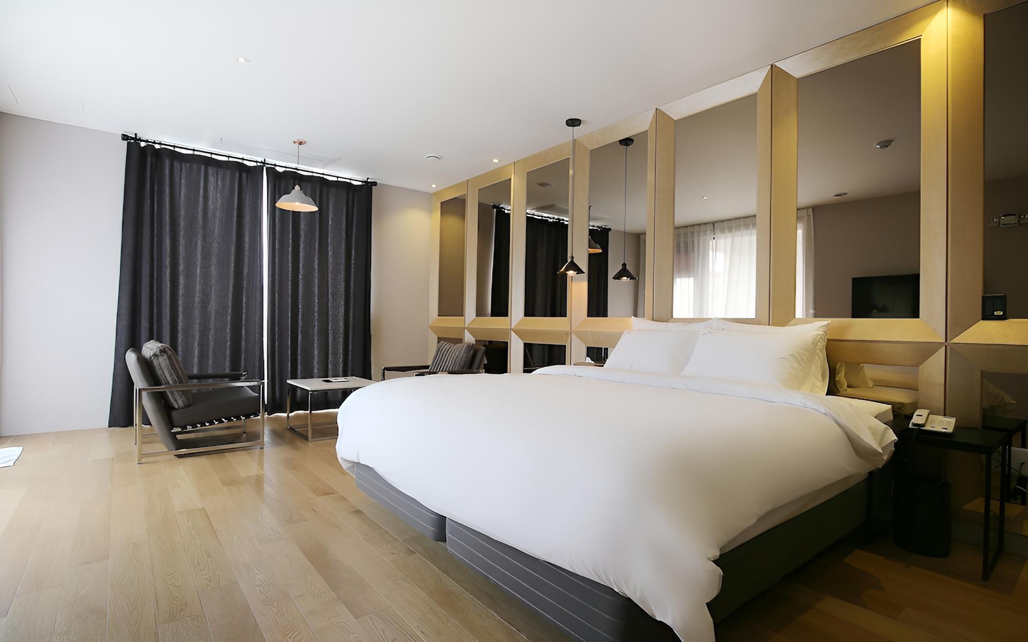 Gongju Hotel Moon view 3