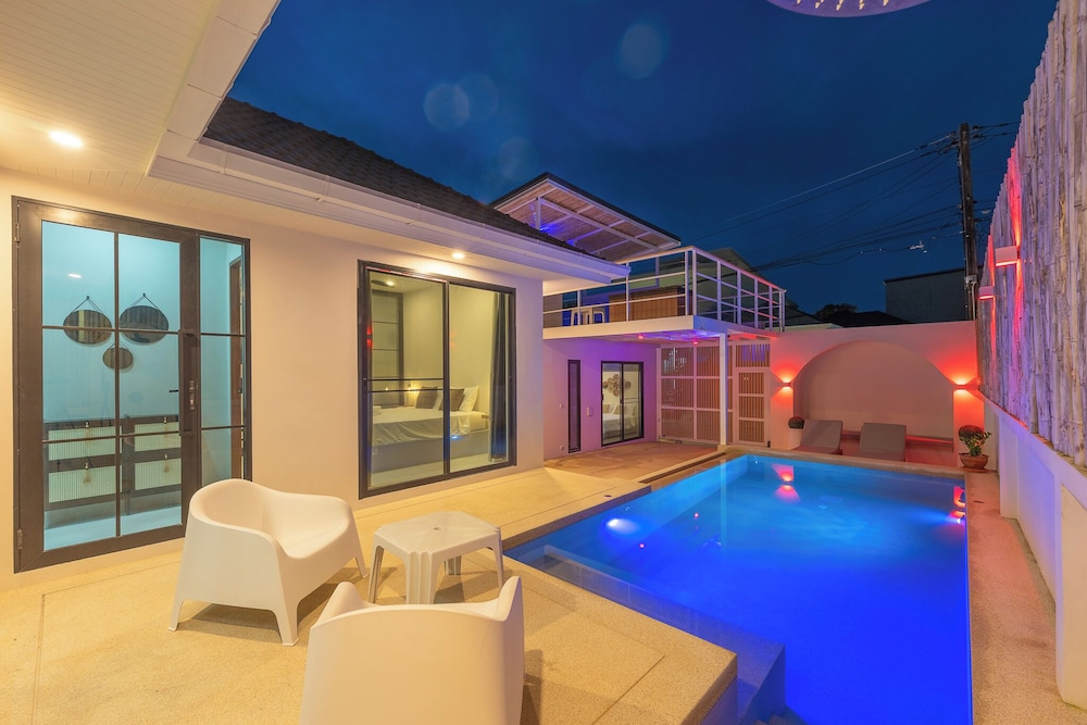 Stylish Rooftop Pool Villa Sea View V211