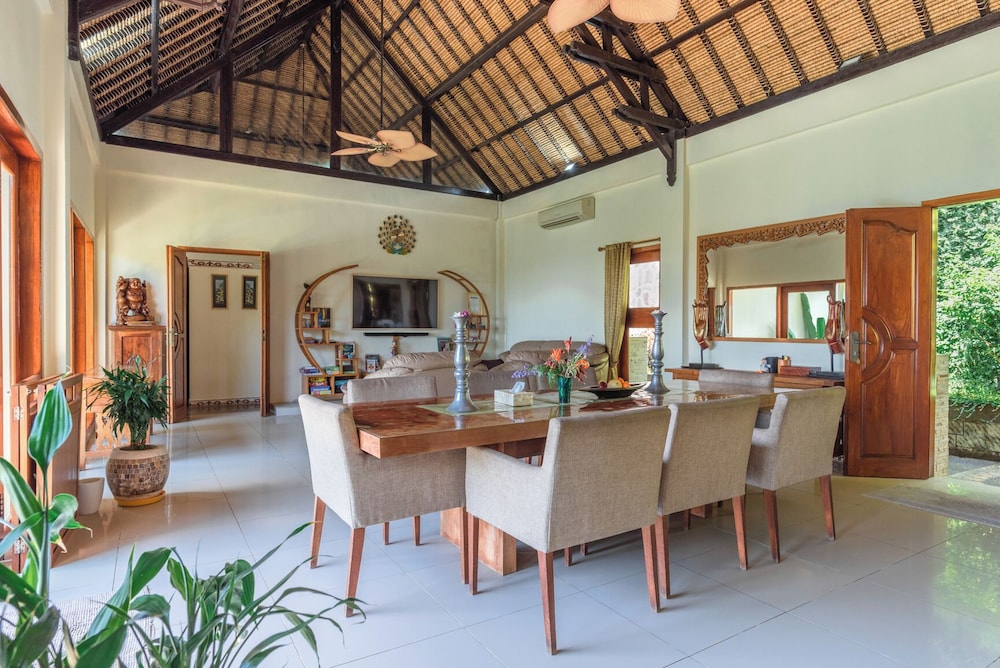 Bougainville Hill Villa