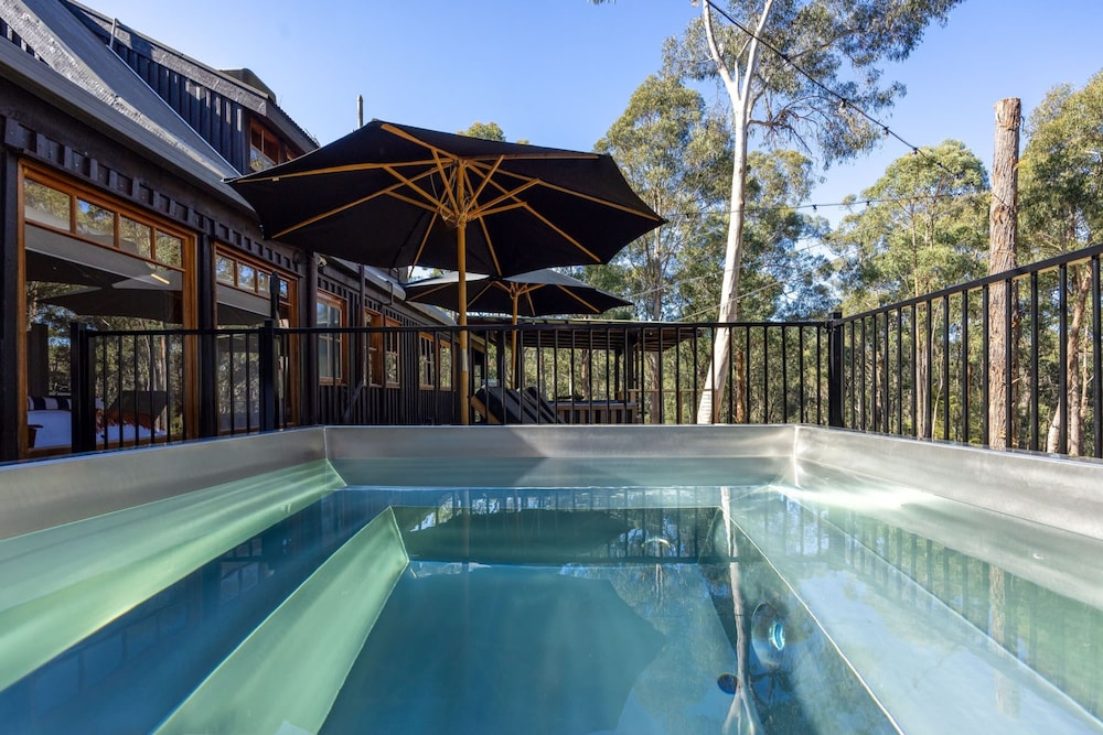 Onyx Retreat Healesville Luxury Lodge x Hot Tub