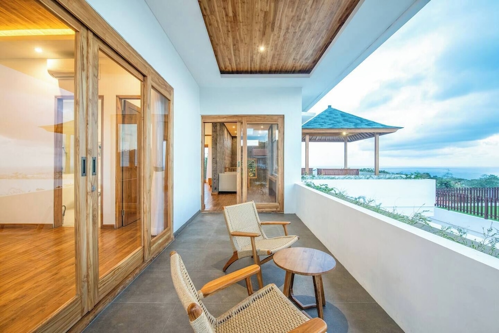 Luxurious 6 BR With Sea View, 5 Mins to Savaya