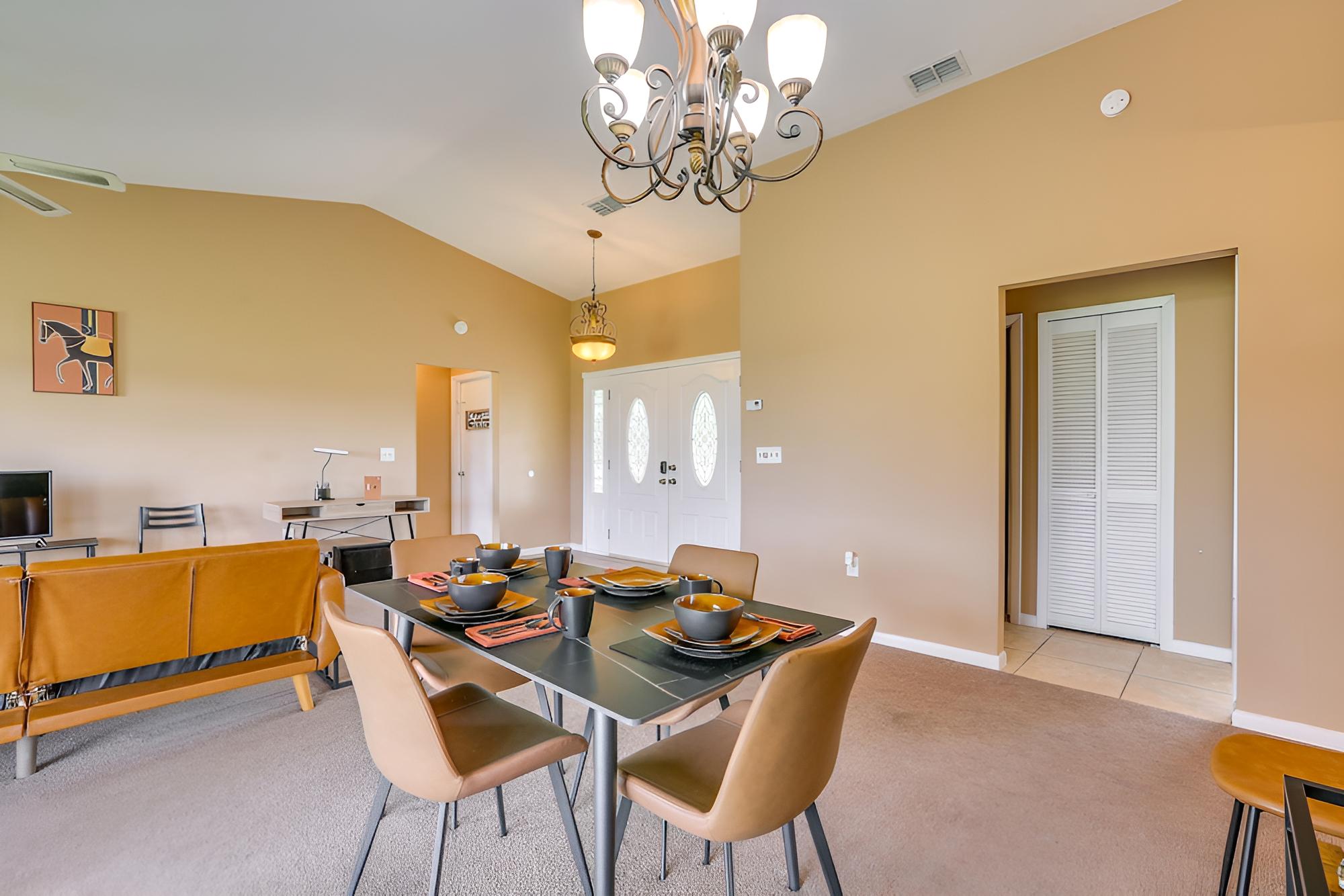 Family-friendly Lehigh Acres Home: Screened Porch! view 4