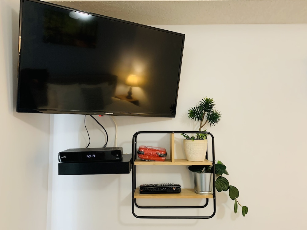A Small Hotel Room for Mountain Lovers - Image 5
