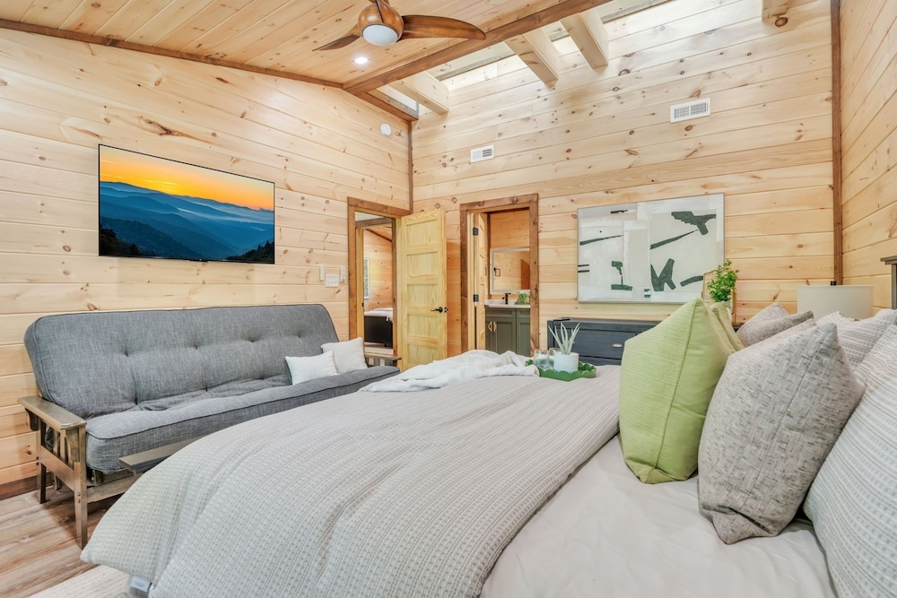 Er62 - Smoky Splash Getaway 3 Bedroom Cabin