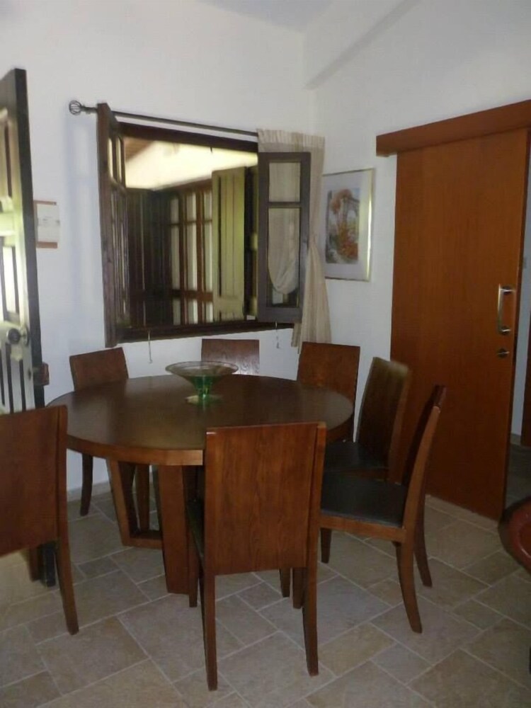 De Michanna Properties