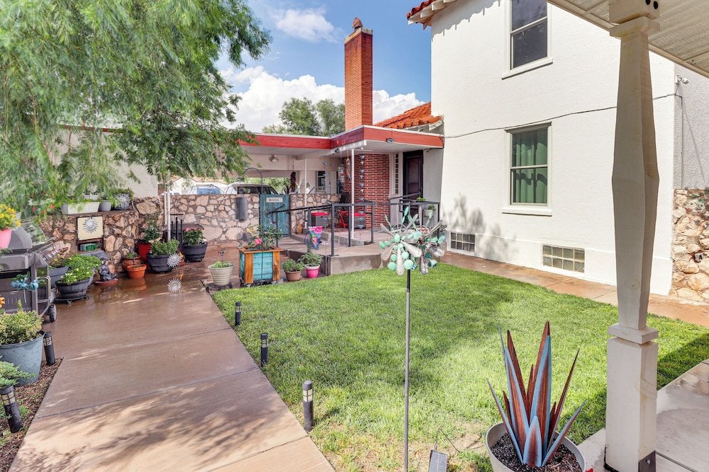 Walk to Enmu: Cozy Casita w/ Pet-friendly Yard