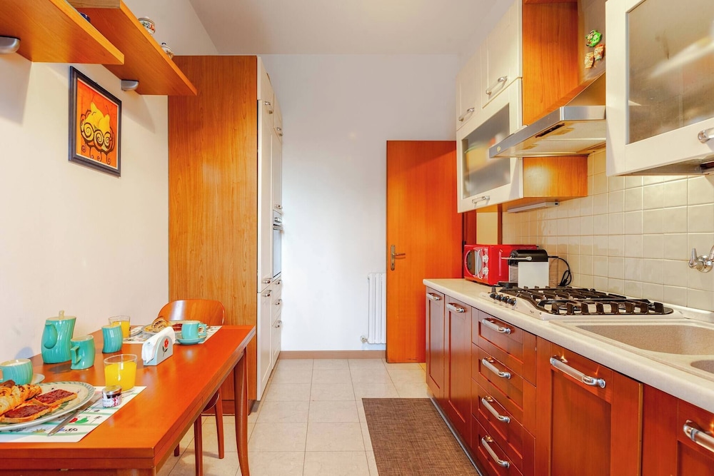 Cozy Eur Apartment With Central Location