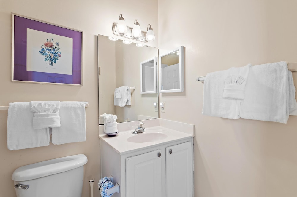 Pavilion Palms 205b