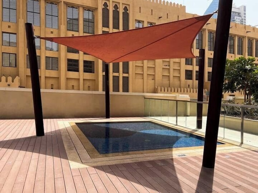 Bellevue Walk to Burj & Dubai Mall
