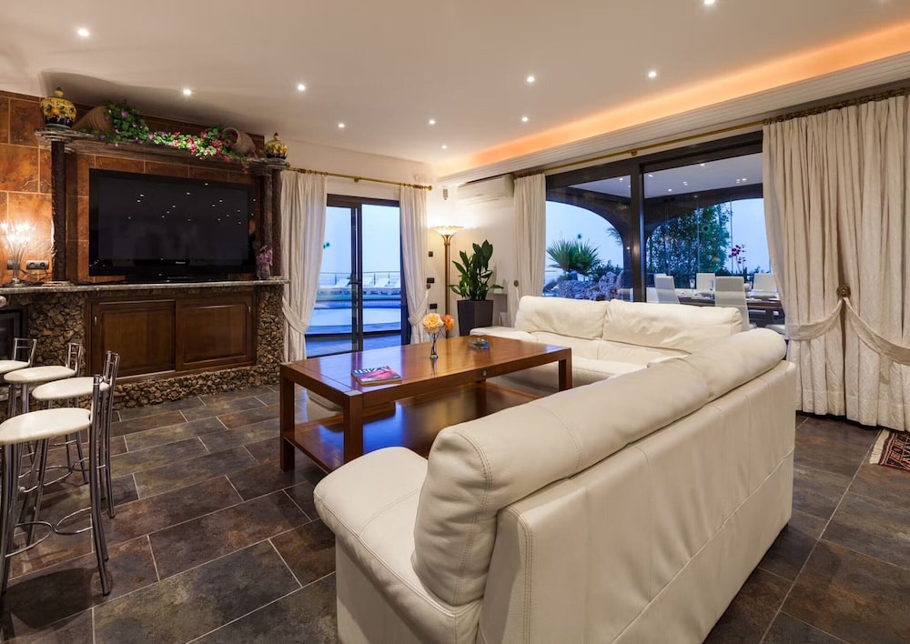 Villa With Direct sea Access