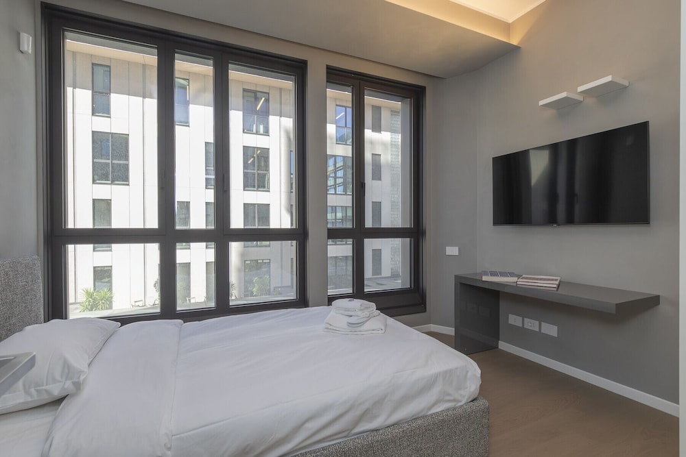 San Babila Central Tower by Rentopolis - High-end 1bdr with panoramic terrace overlooking Duomo