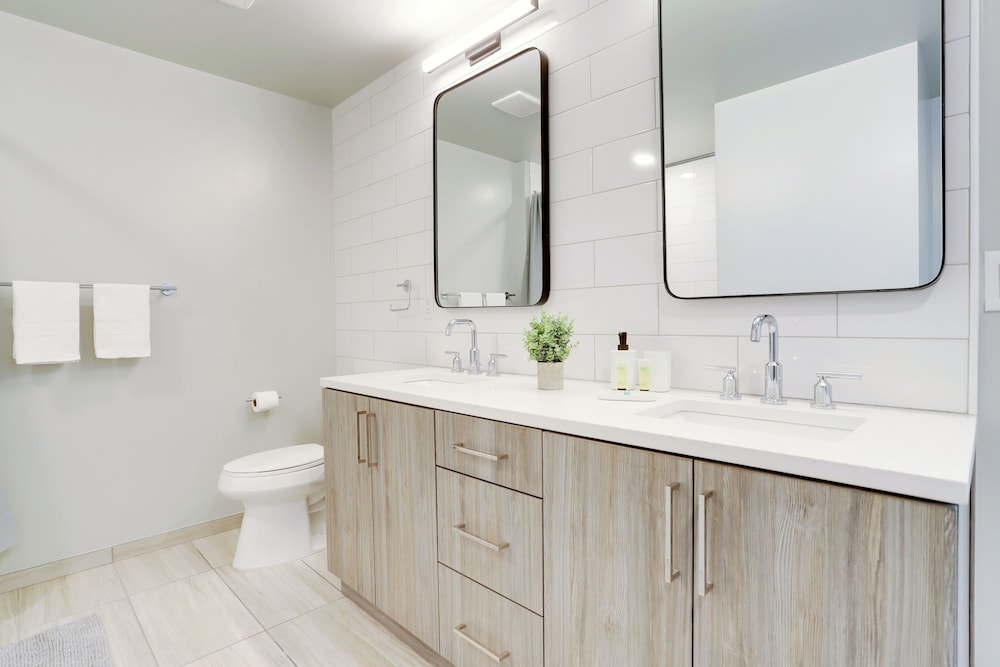 Bright Apartment with Great Amenities