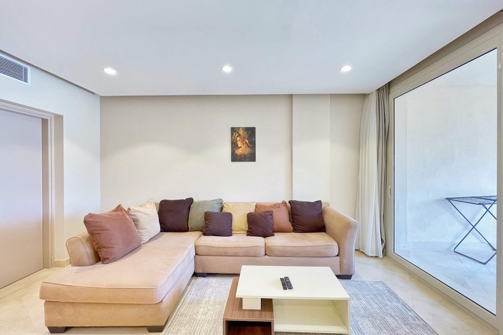 Xuru Stays I Homestyle 3BR Penthouse Pool & Beach View