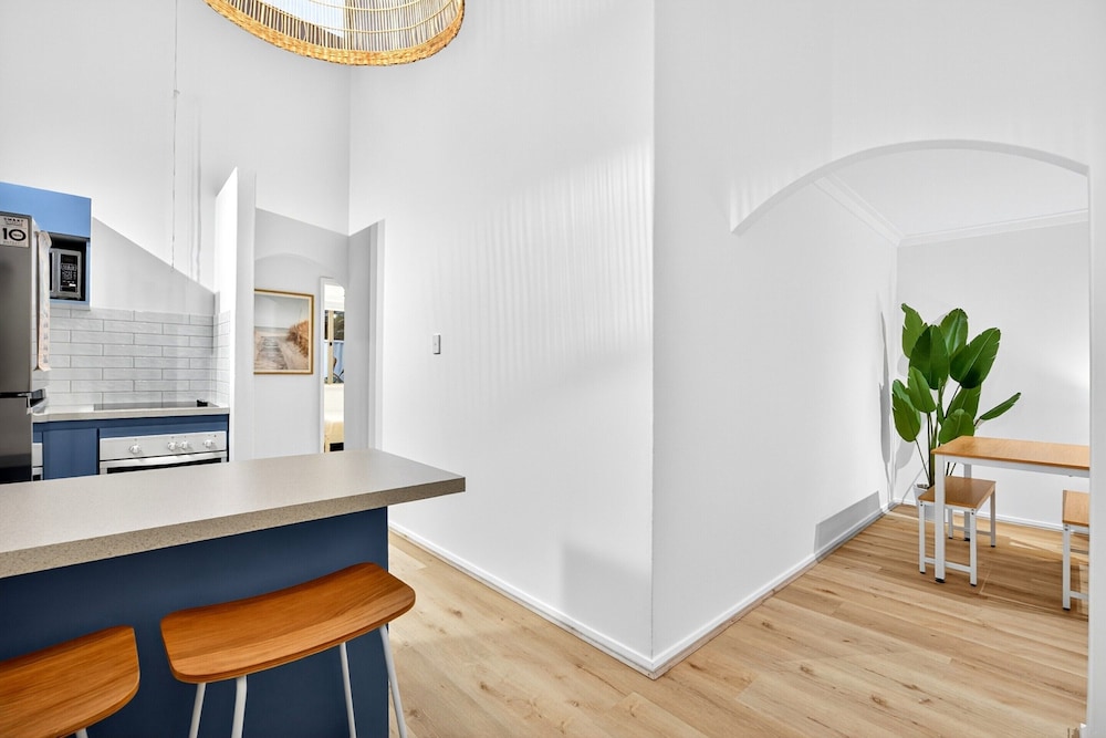 Bright 2-bed Unit Near Scarborough Beach