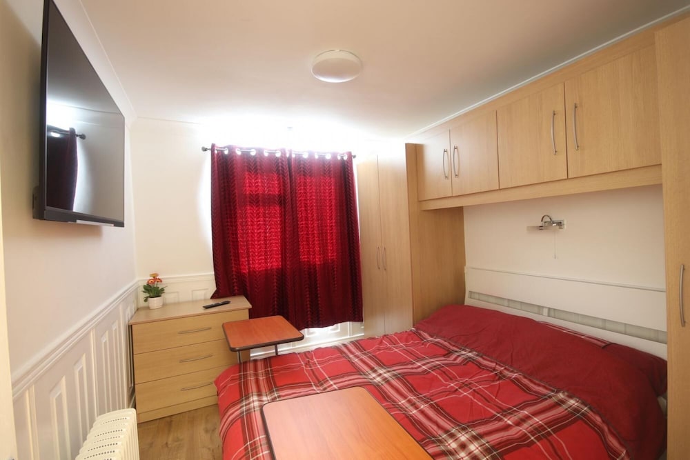 29C Medmerry Park 2 Bedroom Chalet view 5