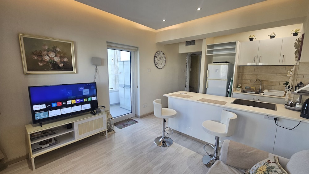 116 NIC 302a - Stay Fantasia Central Suite