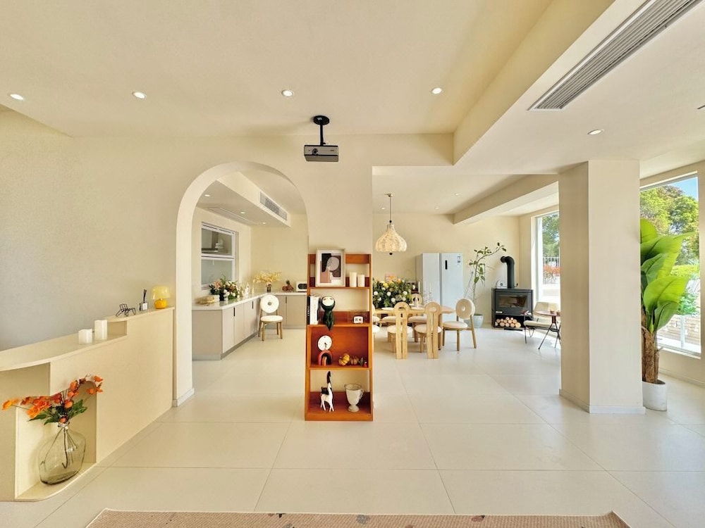 QIMeow Garden Hotel